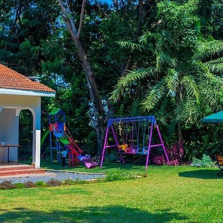 Hotel The Lit Gardens Kisumu Esterno foto